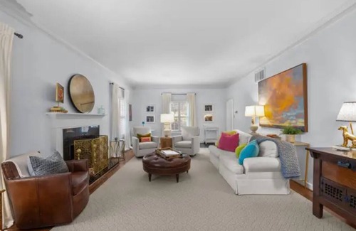 Burlington House | 3-bedroom, walking distance to Elon University