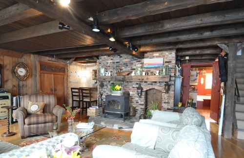 Dover House | 3 Bedroom Waterfront home. Lovely family house to enjoy with so much charm.