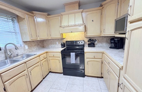Weslaco House | 3 Bedroom with WiFi and AC in Weslaco