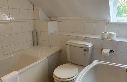 Shepperton House | 3 bedroomed property ideally located close to London and top tourist attractions