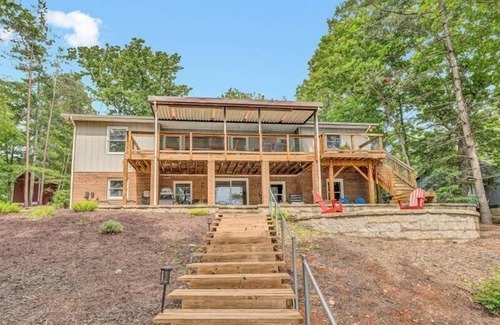 Huddleston House | 3 Bedrooms, 1 Flex Room, 3 Bathrooms! Great Dock! 2 Kayaks, Canoe & Paddleboard! Pet Friendly! Come
