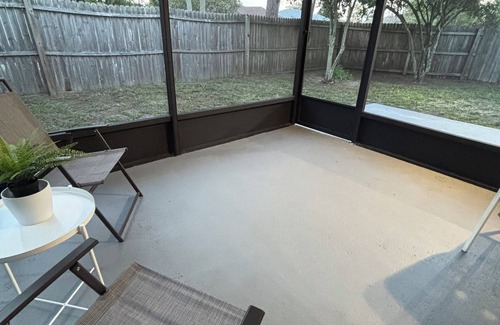 Sandalwood House | 3-bedrooms 1 story TH in Jacksonville. Great location and relax at same time.