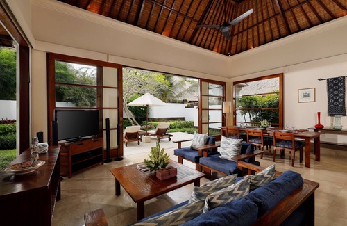 Jimbaran Bay Villa | 3 Bedrooms Pool Villa in Jimbaran Beach