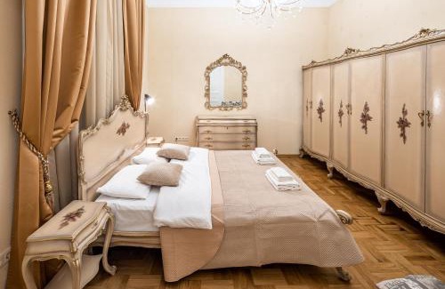 Lviv City Center Apartment | 3 bedrooms Royal Italian style in an Austrian building, parking, balcony
