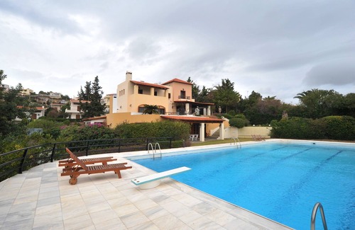 Anavyssos Villa | 3 bedrooms (shared pool with 1 house)