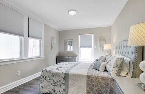 Orange Apartment | 3 Bedrooms with Parking. Easy ride to NYC , Newark and The American Dream Mall