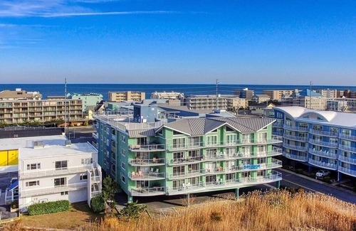 Midtown Ocean City Condo | 3 Beds & 3 Baths, + Sleep Sofa, in a Modern Mid-Island Condo, 1 Block to Beach