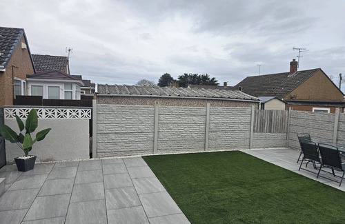 Rhyd-y-foel House | 3-Beds, Sleeps 6 Walking distance to Castle & Town