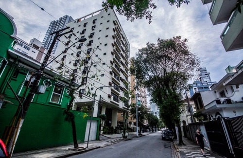 Gonzaga Apartment | 3 beds with balconies in the heart of Gonzaga
