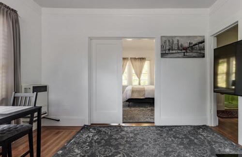 Poets Corner Apartment | 3 Berkeley - 1 Bedroom Apartment, with Laundry