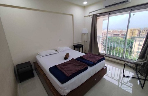 Santacruz Bed & Breakfast | 3 BHK Apartment with AC, WiFi, and Rooftop in Santacruz, Mumbai.
