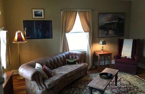 Fort Madison Apartment | 3 Blocks from the Mississippi River in the Park-To-Park Historic District.
