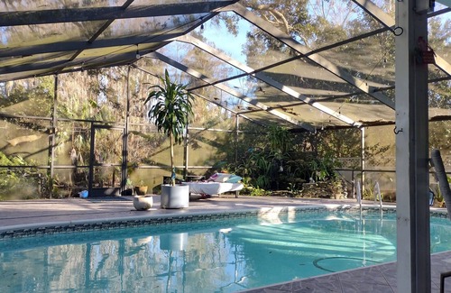 New Port Richey House | 3 br/ 2 bath boho retreat! -Near Tampa/Beach/ Springs