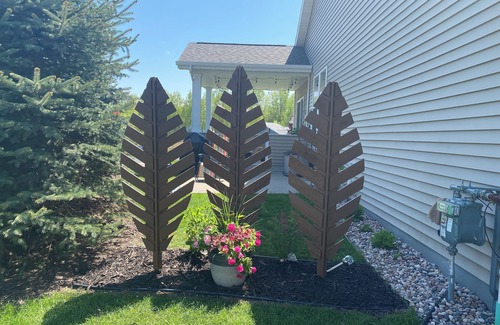 Neenah House | 3-br 3 bath 3 miles to Appleton Airport, 15 min to EAA