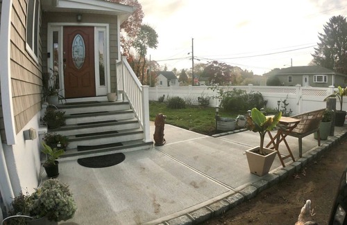 Bay Shore Apartment | 3 Br Apt Private, COZY 1 King Bed, 2 Queen Bed, PetPal