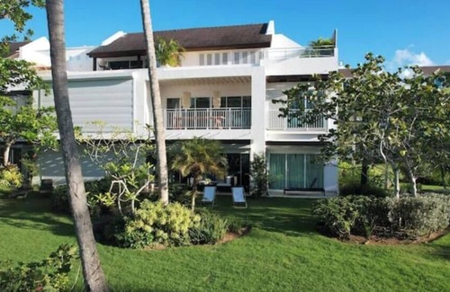 Las Terrenas Apartment | 3 BR First Line Beach apt at playa bonita p2-101