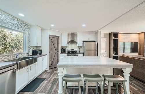 Cedar Creek House | 3 BR Hill House at Cedar Hills Ranch