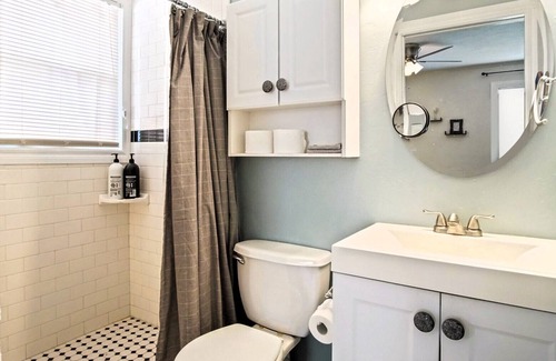 Central Oklahoma City House | 3 BR Historic Gem | 2 Baths | Modern Comforts | Near Downtown Bliss!
