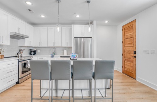 Wesley Heights House | 3-BR Home in fabulous Charlotte with AC, WiFi