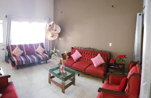 Tuxtla Gutierrez House | 3 BR house, 1AC y garage in Parque de la Marimba