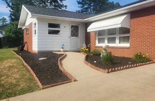 Punxsutawney House | 3 BR house in Punxsutawney. 1 mile from Gobblers knob,one mile from downtown