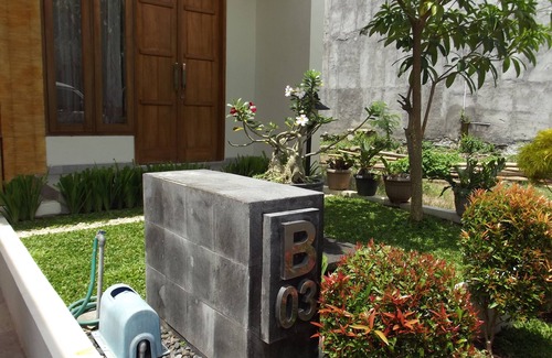 Baturetno House | 3 BR House with Pool Near KidsFun Jogja