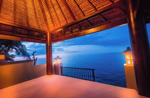 Bukti Villa | 3 BR luxury beachfront with private pool