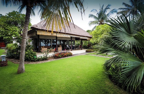 Bukti Villa | 3 BR luxury beachfront with private pool