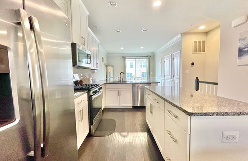 Fort Lincoln House | 3 Br Modern Townhome Newly Built - 15 mins from Downtown DC