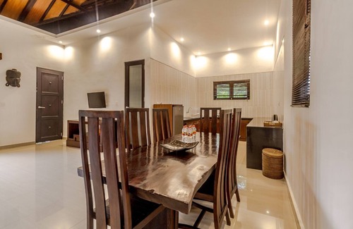 Melayang Villa | 3 BR Pool Villa Surrounding by Rice field view #309