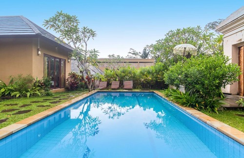 Melayang Villa | 3 BR Pool Villa Surrounding by Rice field view #309