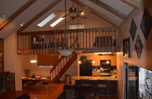 Topton House | 3 BR w/Loft Gated Waterfront home. Lake/mountain views! Private dock. Sleeps 8