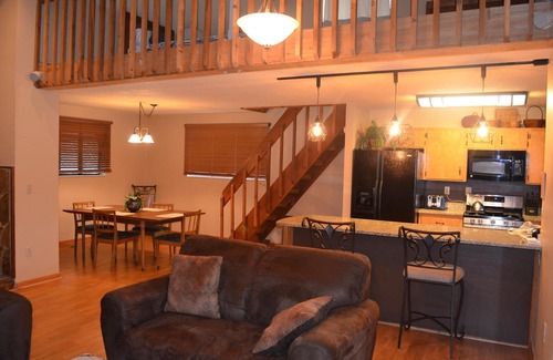 Topton House | 3 BR w/Loft Gated Waterfront home. Lake/mountain views! Private dock. Sleeps 8