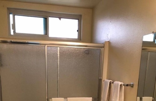 North Mountain House | 3 Br with a pool. Quiet neighborhood. Pets allowed. BBQ. Centrally located.