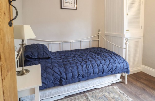 Llanberis Cottage | 3 BRYNIAU GERDDI, pet friendly, with open fire in Llanberis