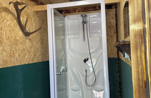 Stall RV Rental | 3 campspace with shower, toilet and electricity. in the winter no shower.