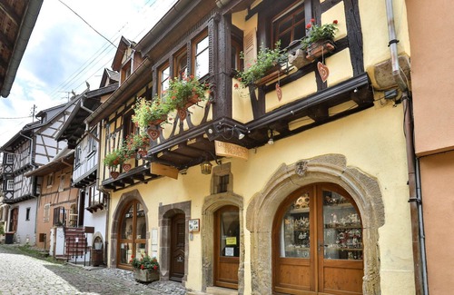 Eguisheim Apartment | 3 châteaux duplex gite - Village centre