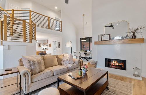 Frisco House | 3 Chicks & A Hen Bungalow
