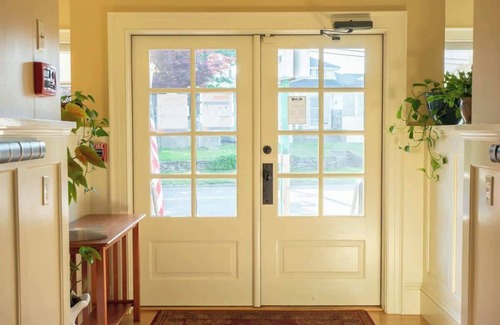 Middletown House | #3 | Comfy Room w/2 queen beds near Easton & Second Beach