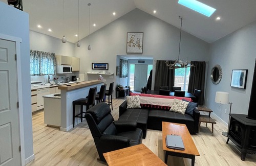 Blairmore House | 3 Crows Cabin in Blairmoren3 Bedroom 1 1/2 BathnAC and Hottub
