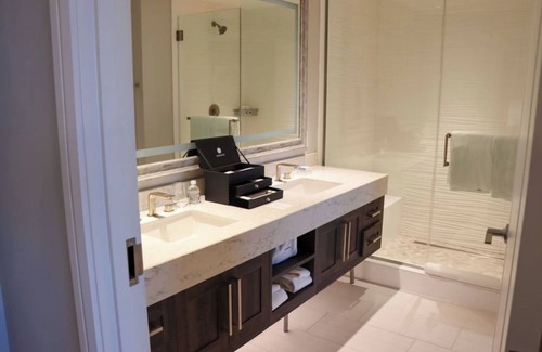 Charlotte Harbor Hotel | 3 Elegant Harbor King Studio Near Laishley Park – Close to Everything You Need