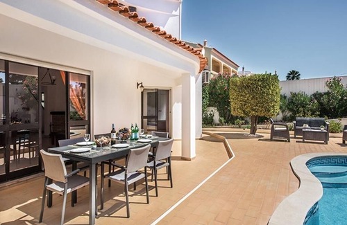 Castelo House | 3 Ensuite Villa Galé Free WIFi + Barbecue + Private Pool