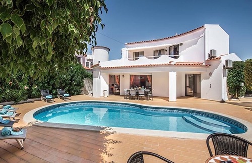 Castelo House | 3 Ensuite Villa Galé Free WIFi + Barbecue + Private Pool