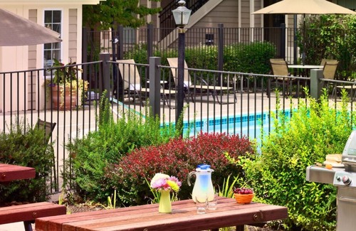 Sharonville House | 3 Family-friendly Suites W/Kitchen! Minutes to Twin Creek Preserve, FREE Parking