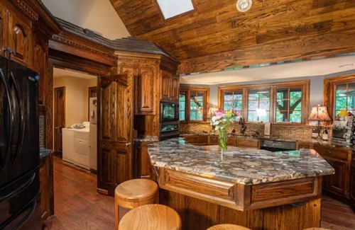 Midlothian House | 3 Family friendly Waterfront homes w/pool, private property with amenities!