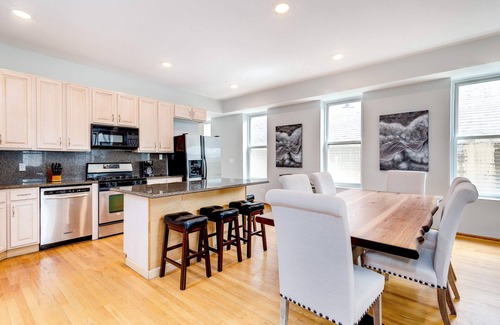 Pulaski Park Apartment | 3 Flat Building Downtown - With Private Patios