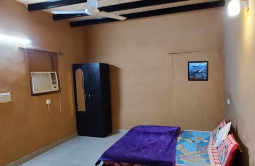 Vasant Kunj House | 3 FOX HOSTEL