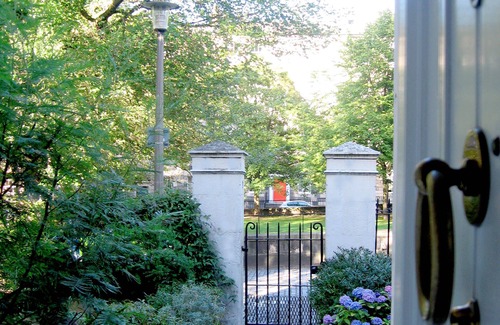 New Town Apartment | 3 Gayfield Square, The Merchant's House in Historic Central Edinburgh