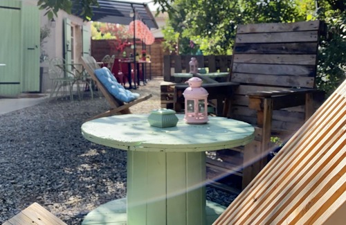 Castelnaudary House | 3* gite on the banks of the Canal du Midi, private parking and enclosed grounds