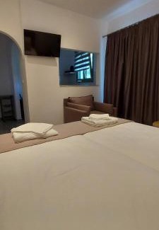 Koukounaries Apartment | 3 Goddesses' studios